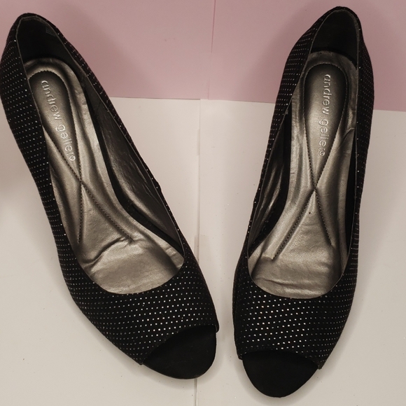 Black high heels - Picture 3 of 3